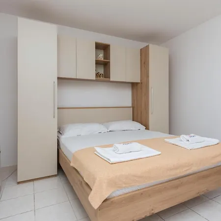 Bozica - Sea View Stone With Free Parking Makarska