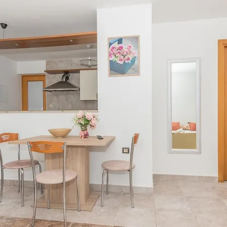 Konukevi Bozica - Sea View Stone With Free Parking 3*