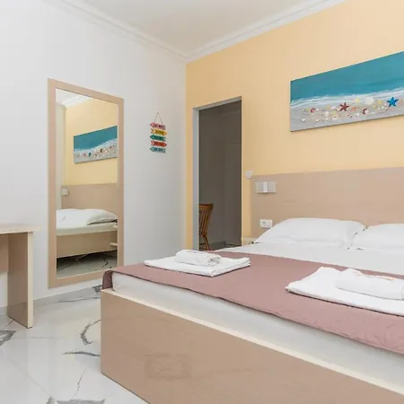 Guest house Bozica - Sea View Stone With Free Parking Makarska