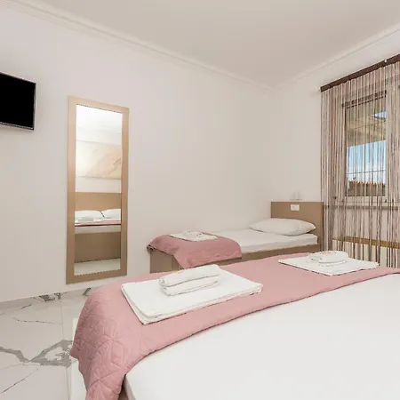Bozica - Sea View Stone With Free Parking بيت ضيافة 3*