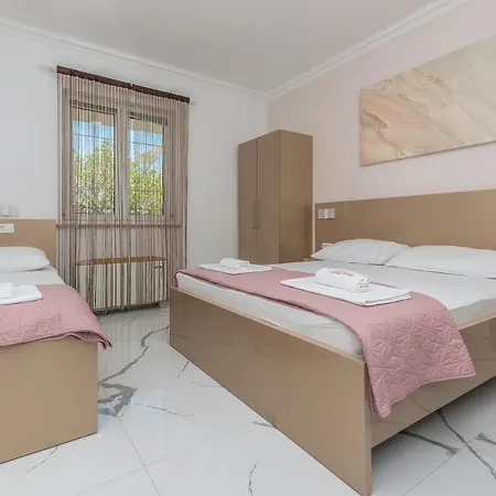 Bozica - Sea View Stone With Free Parking Makarska
