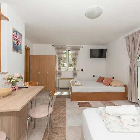 Bozica - Sea View Stone With Free Parking Guest house