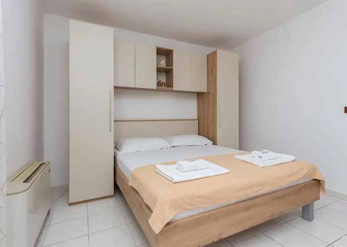 Bozica - Sea View Stone With Free Parking Makarska