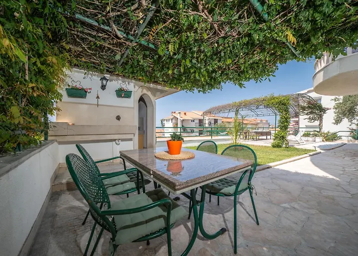 Bozica - Sea View Stone With Free Parking Makarska