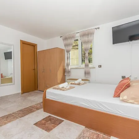 Bozica - Sea View Stone With Free Parking 게스트하우스